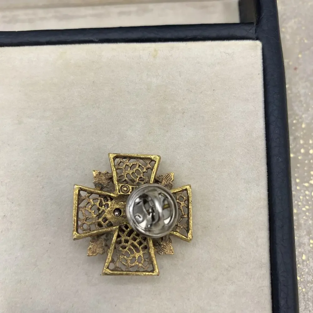 ART ARTHUR PEPPER Maltese Cross Pin Brooch Pendant Silver / Gold Tone Signed